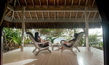 Pension de famille famille dans un bungalow dans les îles de Tahiti