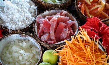 Saveurs polynésiennes poisson cru aliments fruits poisson pour du poisson cru